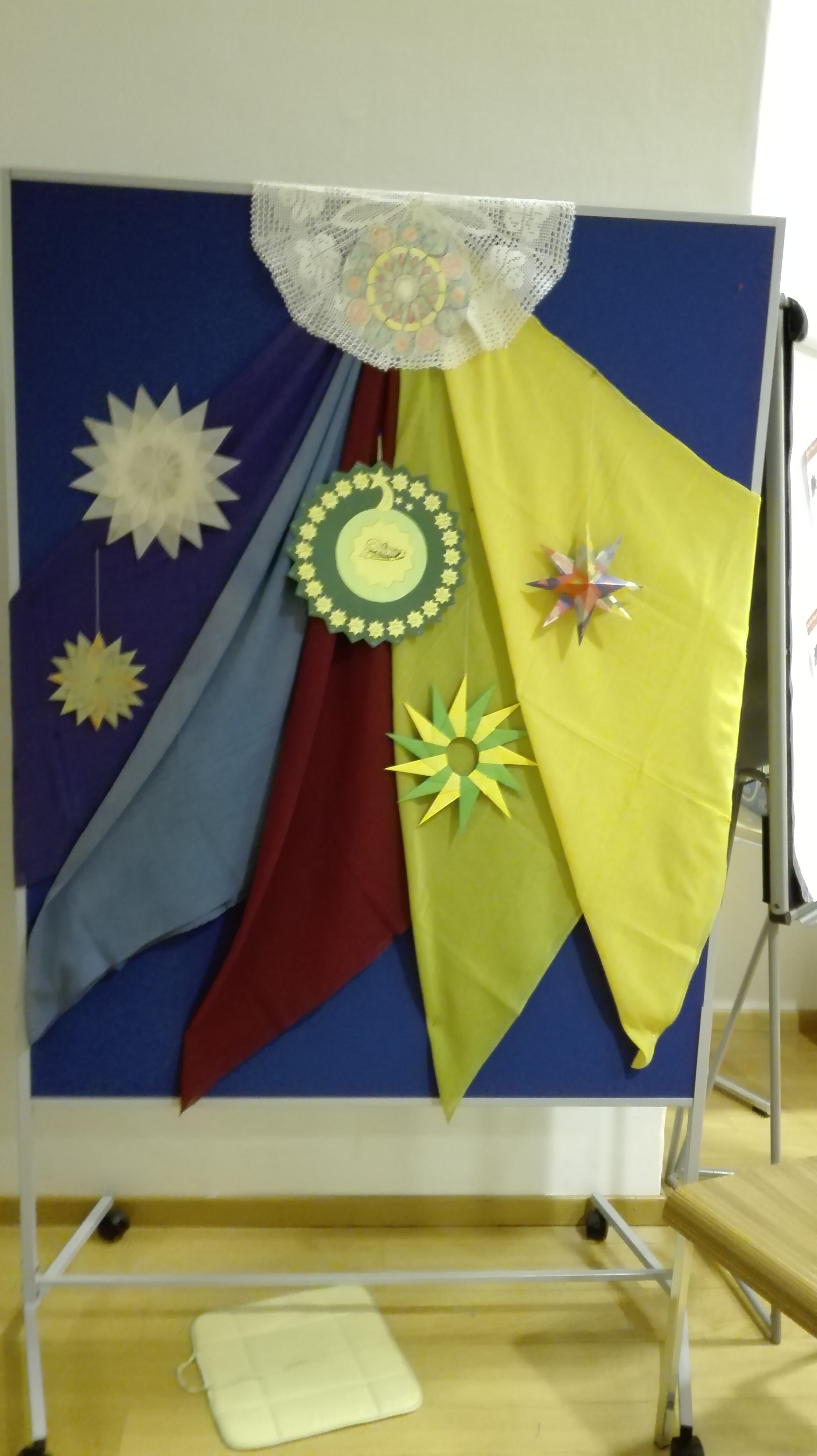 Auf dem Weg zum Licht machten sich einige Ministranten bei den Franziskanerinnen