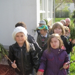 Kindergartenkinder feiern Palmweihe