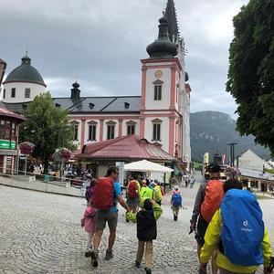 Jedes Jahr macht sich eine Gruppe auf zu Fuß nach Mariazell.