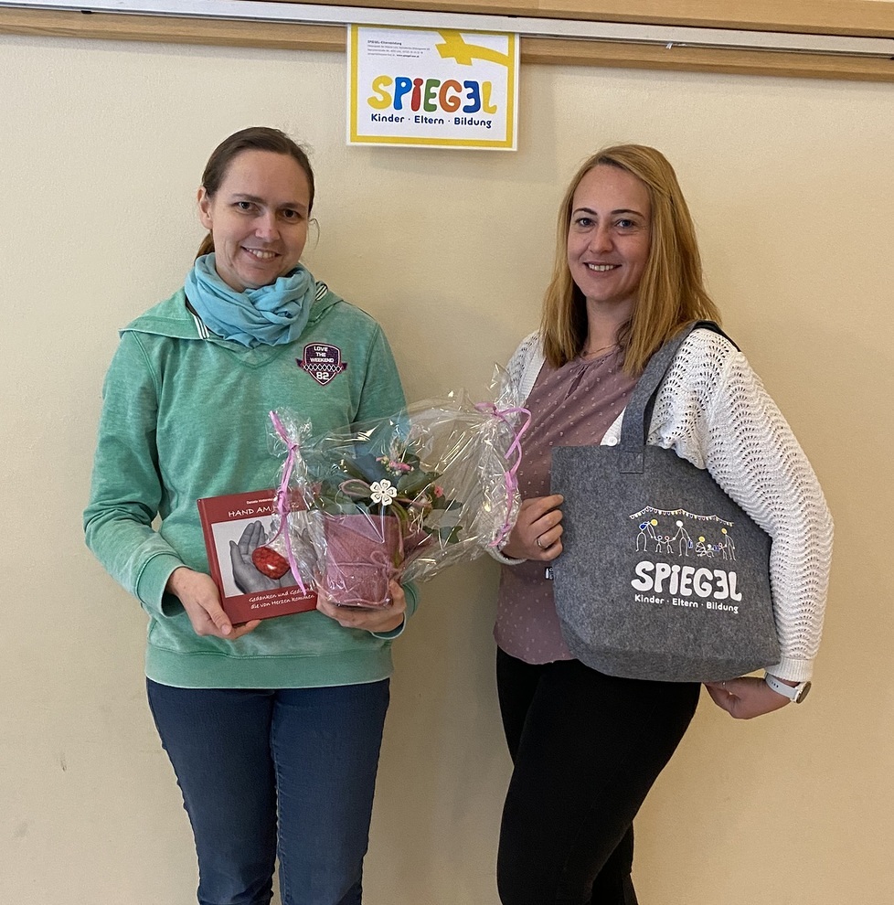 Am Foto v.l.n.r.:  Maria Enzenhofer, Regina Mauracher