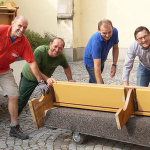 Die Bänke werden wieder montiert 16.09.2016