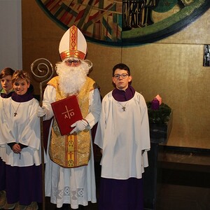 Nikoläuse unterwegs in St. Konrad