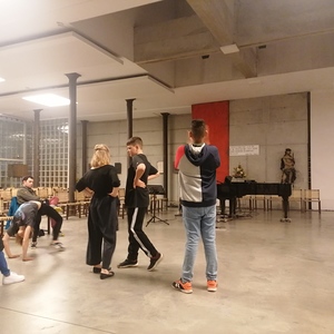 Das Tanzbein wird geschwungen