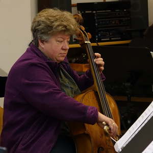 Claire Pottinger-Schmidt (Cello)