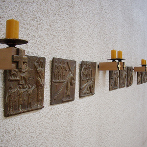 Die 14 Kupfertafeln vermitteln den Leidensweg Jesu.