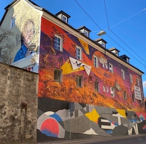 Graffti an einer Hauswand in Linz