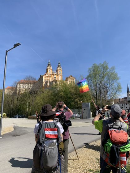 Andrea Reisinger nahm in der Karwoche am „Pilgern für den Frieden“ teil, bei dem der Weg von Linz nach Wien führte. Im Bild: Stift Melk