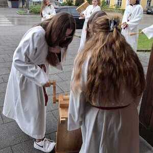 Minis ratschen vor dem Gottesdienst