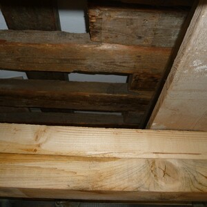 Das Kapellengewölbe wurde sorgfältig mit Holz ausgelegt.