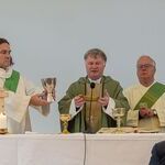 Den Festgottesdienst feierte Bischof Manfred Scheuer mit den Teilnehmer:innen, die Diakone Alexander Niederwimmer (Diözese Linz) und Helmuth Zipperle (Diözese Innsbruck) konzelebrierten.