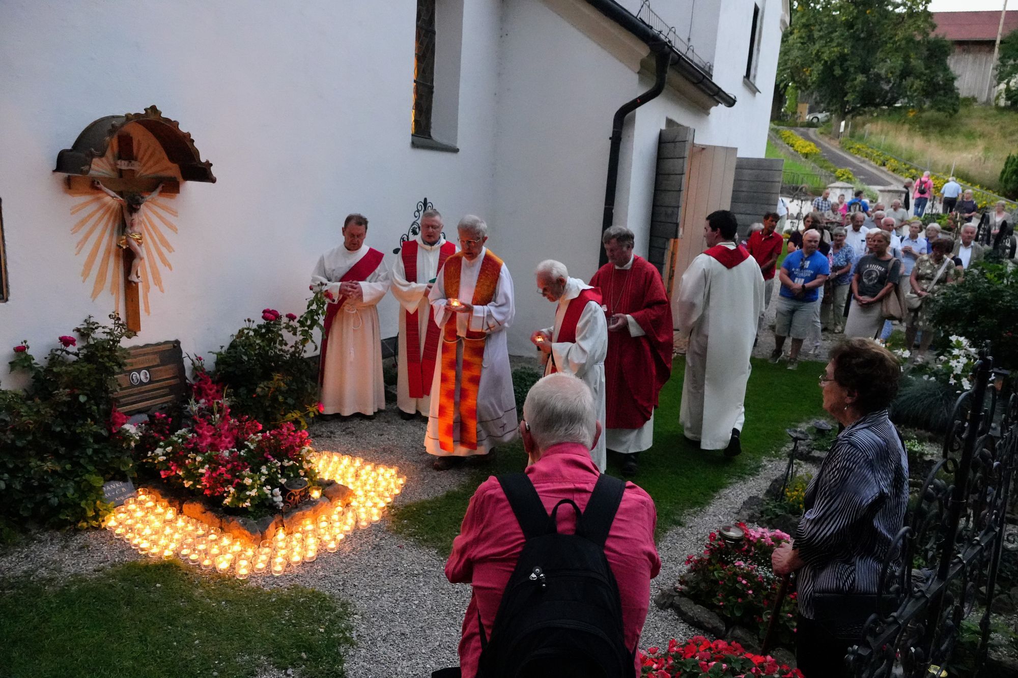 Lichterprozession zur Grabstätte von Franz und Franziska Jägerstätter