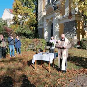 Segnung des Baumes vor der Quirinuskirche