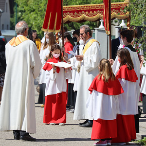 Prozession durchs Pfarrgebiet