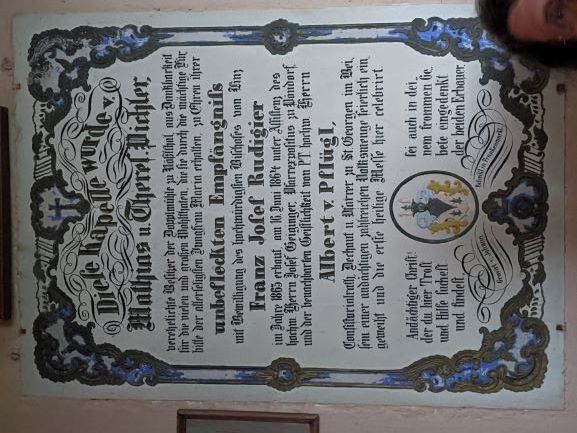 Ortner Kapelle Entstehungstafel / Elisabeth Preishuber PGR Pöndorf