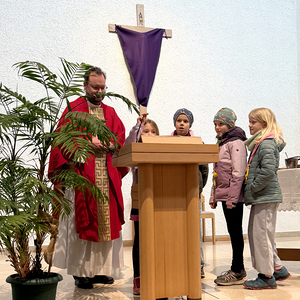 Natürlich durften sie auch die Fürbitten lesen.