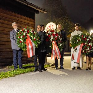 Gedenkfeier an die Opfer des ehemaligen KZ Außenlagers Ternberg unter dem Thema „Politischer Widerstand“Bild: Kranzniederlegung