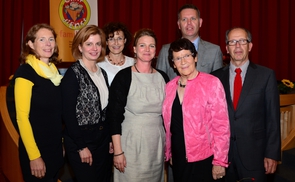 Von links: Mag.a Lucia Göbesberger, Mag.a Ulrike Kneidinger, Elisabeth Stelzer, Alexandra Hager-Wastler, Prof.in Dr.in Rita Süssmuth, Mag. Andreas Pumberger, Mag. Rolf Sauer. © Klemens Hager