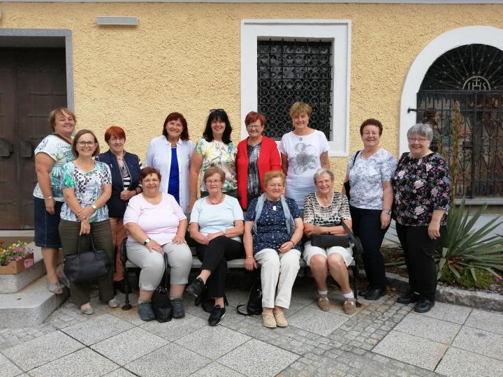 Die Handarbeitsrunde beim Ausflug / Monika Toifl