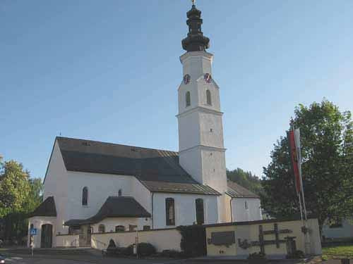 Pfarrkirche St. Martin / © Pfarre Munderfing Pfarrkirche St. Martin