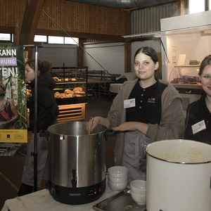 Fastensuppen-Essen am Bauernmarkt