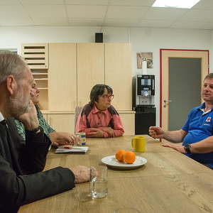 Bischofsvikar Willi Vieböck besucht die Ortsstelle des Roten Kreuzes Weyer im Rahmen der Dekanatsvisitation.