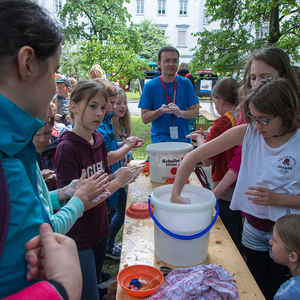JuMiläum – Großes Kinderfest zu 70 Jahre Jungschar in Linz1.500 MinistrantInnen, Jungscharkinder und GruppenleiterInnen feierten am Samstag, 20. Mai 2017 den 70. Geburtstag der Katholischen Jungschar in der Linzer Innenstadt. Der gemeinsame Gottesdi