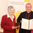 Dr.in Wilma Immler wurde 2009 mit der Florianmedaille der Diözese Linz ausgezeichnet, überreicht von Bischof em. Dr. Ludwig Schwarz