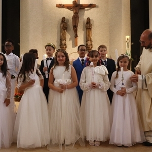 St. Quirinus feiert mit 10 Erstkommunionkindern 2026