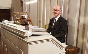 Peter Paul Kaspar an der Orgel