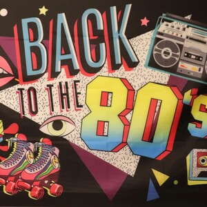 Föhnfarisur trifft Schulterpolster - Das Motto dieses Festes