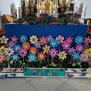 Schmuck Altar Erstkommunion