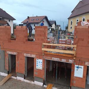 Abriss und Aufbau Pfarrheim Ostermiething