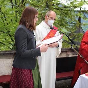 ... und Steffi Riegler vor Gott.