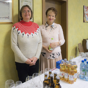 Die Damen der Getränke-Bar