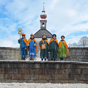 Vor der Friedhofskirche