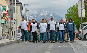 Mit einem Gedenkmarsch am 17. April 2014 hielten die KirchdorferInnen die Erinnerung an den Todesmarsch durch Kirchorf vor 70 Jahrenwach.