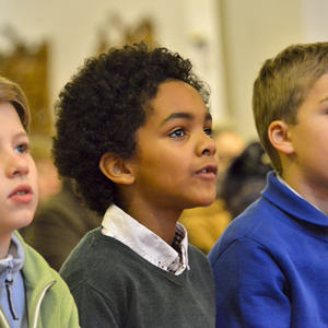 Lebendigkeit der Pfarre Kirchdorf/Krems war am Christkönigs-Sonntag, 23. November 2014 spürbar. Der Gottesdienst stand ganz im Zeichen der Ministranten und Ministrantinnen: Sechs neue wurden aufgenommen. Am Beginn stellten die Mädchen und Buben Fra