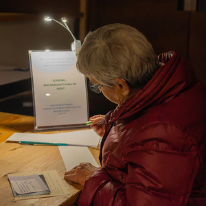 Unterschiedliche Station luden zur Beschäftigung mit dem Thema 'Friede mit mir/meinem Nächsten'