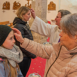 Aschermittwoch in der Pfarre Kirchdorf mit Pastoralassistentin Susanne Lammer und Erni Stöckmüller