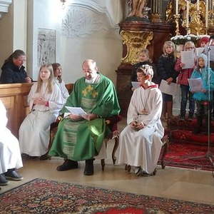 Familienmesse mit Ministrantinnenaufnahme