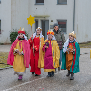 Foto: Barbara Göttel als Begleitperson mit Kindern aus zwei Familien:  vlnr Johanna, Sophia, Eva, Benjamin, Lukas