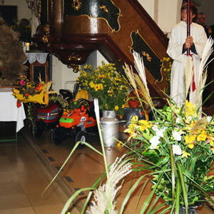 Erntedankfest und Pfarrhofsegnung 2011