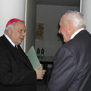 Bischof Aichern mit dem Präsidenten der jüdischen Kultusgemeinde George Wozasek (2005)