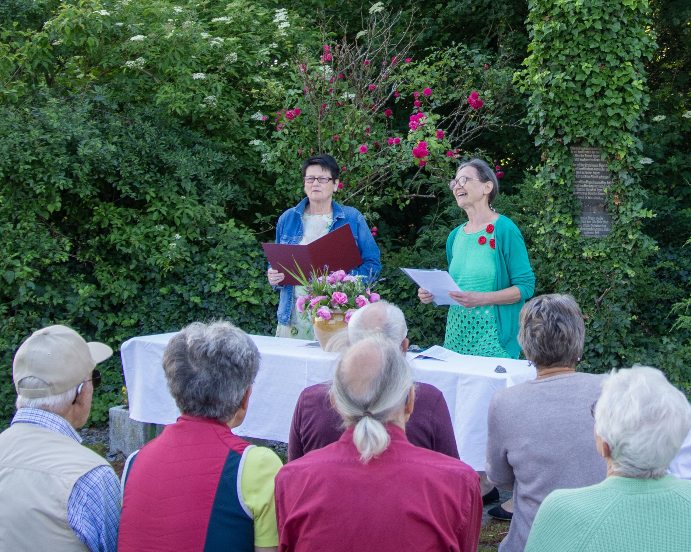 Maiandacht Jubiläumskreuz / © Pfarrgemeinde Schönering