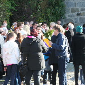 Palmweihe vor der Kirche