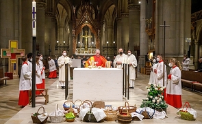 Osternachtsfeier mit Bischof Scheuer im Linzer Mariendom