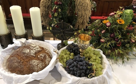 Brot und Weintrauben