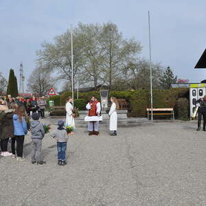 Palmweihe am Dorfplatz, Einzug in die Kirche zur Hl. Messe
