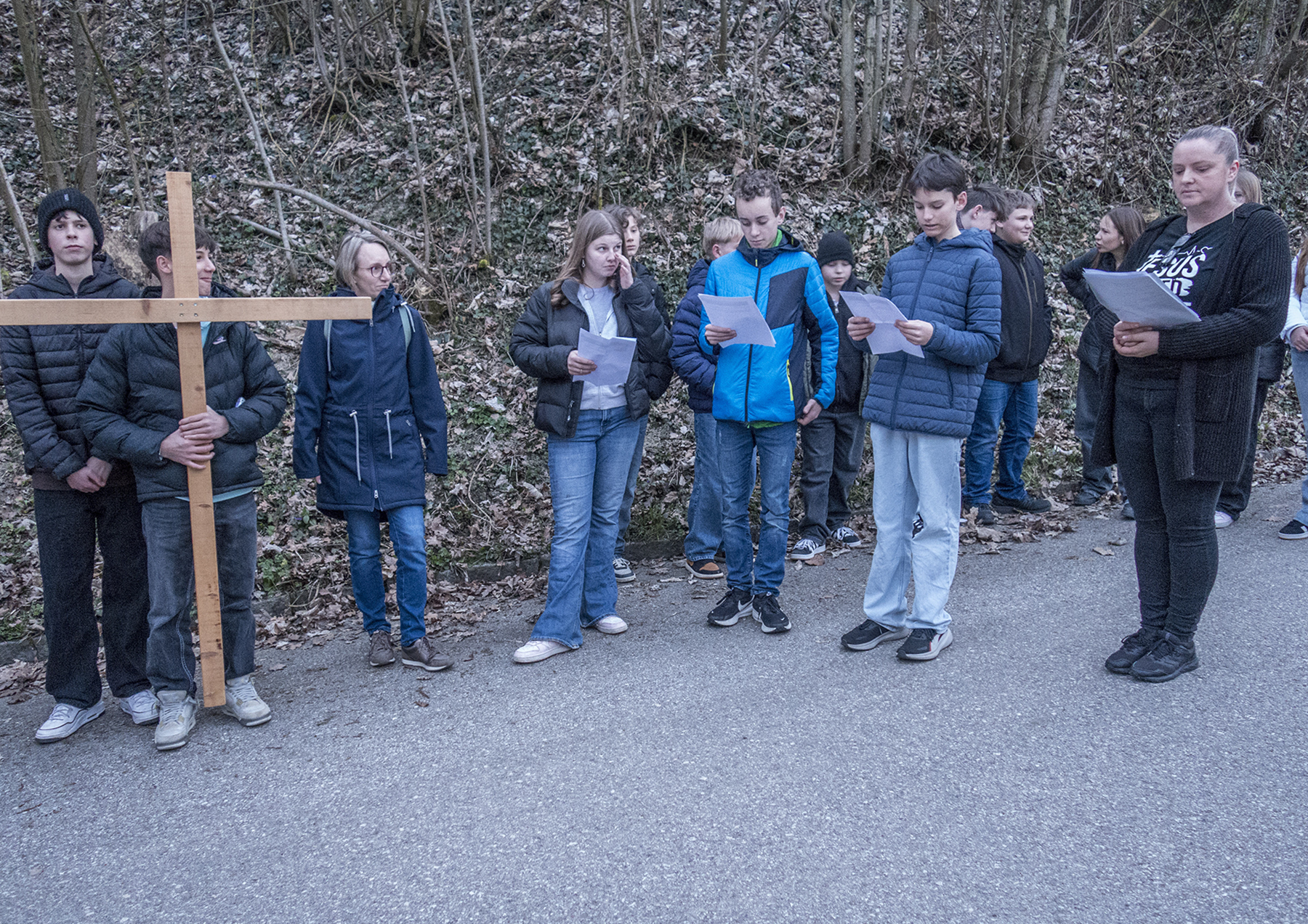 Jugendgruppe beim Kreuzweg