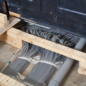 Orgel Leitungen zu den Pfeifen